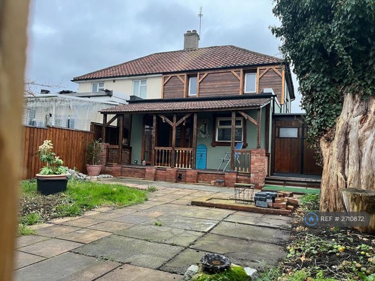 3 bedroom house in Appleton Road, London, SE9 (3 bed) (#2710872)