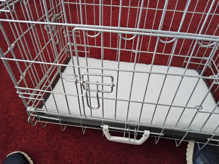 Dog crate/carrier for small dog/puppy