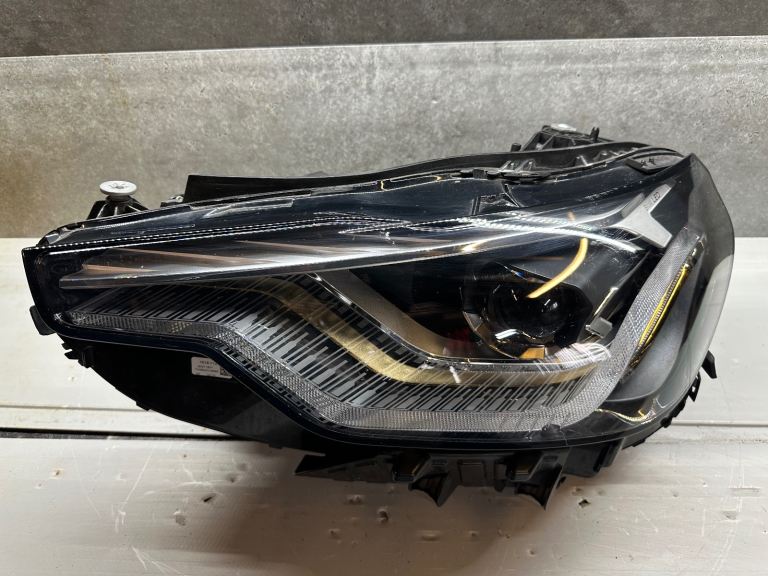 Bmw 2 series g42 hybrid 2022 / 2023 / 2024 gold trim Passneger headlight