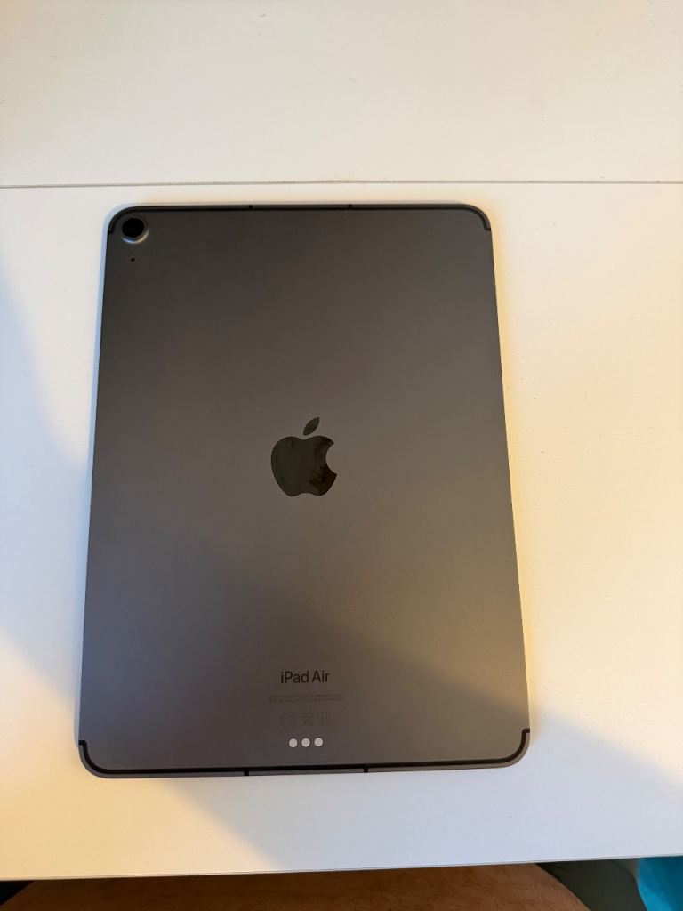 iPad Air 5th gen WiFi/cellular 64GB