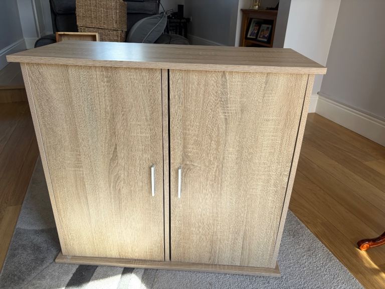 Fish tank cabinet and canister filter 