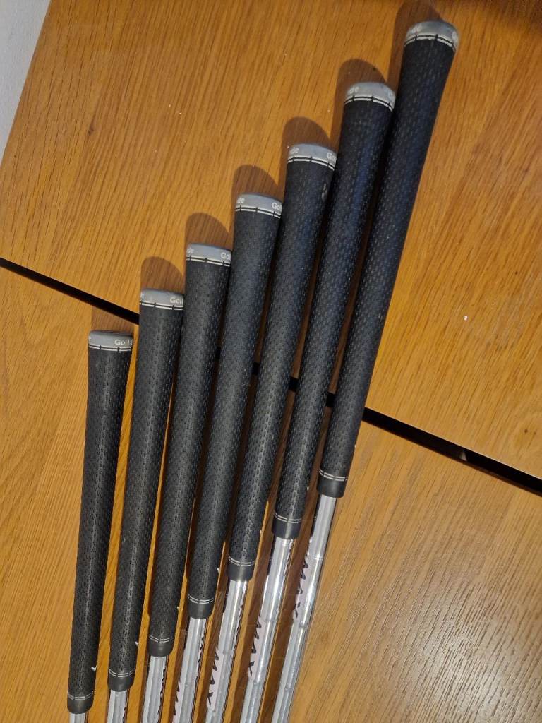 Callaway maverick max golf irons. 5 - SW. 