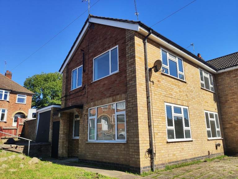 Spacious & Modern 3-bedroom house - Westover Rd LE3 3DU