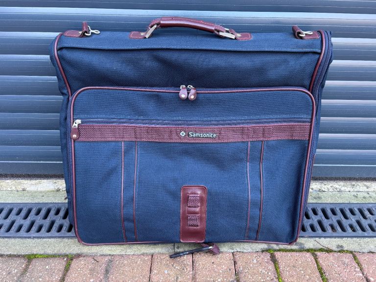 Samsonite Silhouette Folding suit/garment bag