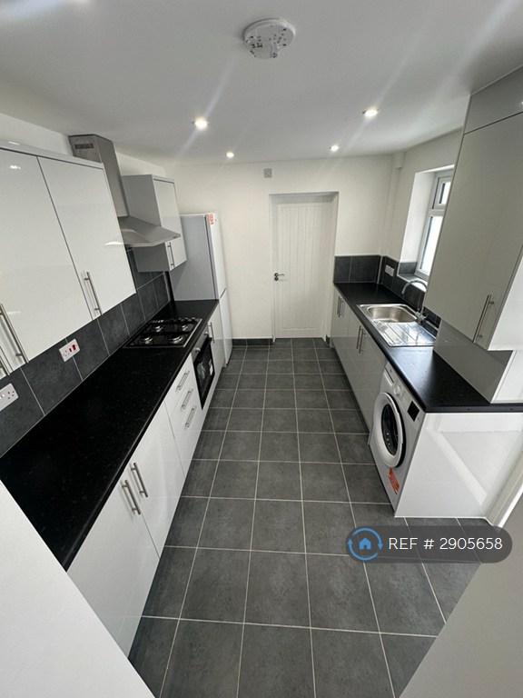 3 bedroom house in Somerset Road, London, N18 (3 bed) (#2905658)
