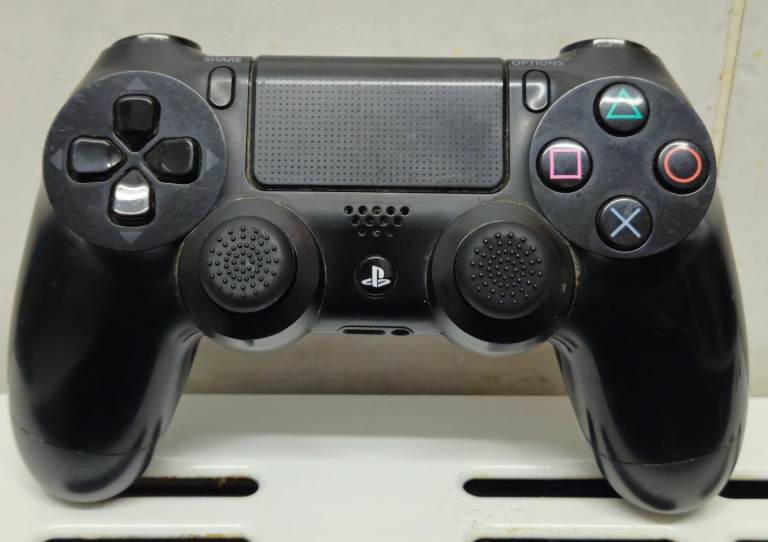 PS4 controller 