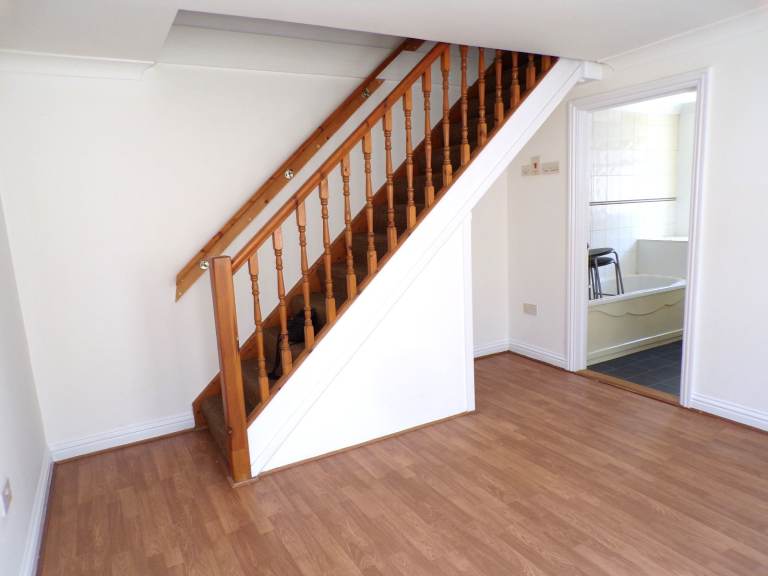 ONE BED DUPLEX TO RENT IN NORTH END 