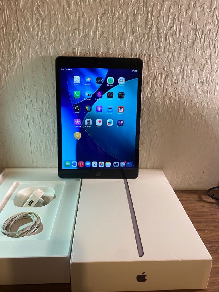 Apple iPad 8th Gen A2270 10.2in, 128GB, Wi-Fi, Black/Space Grey