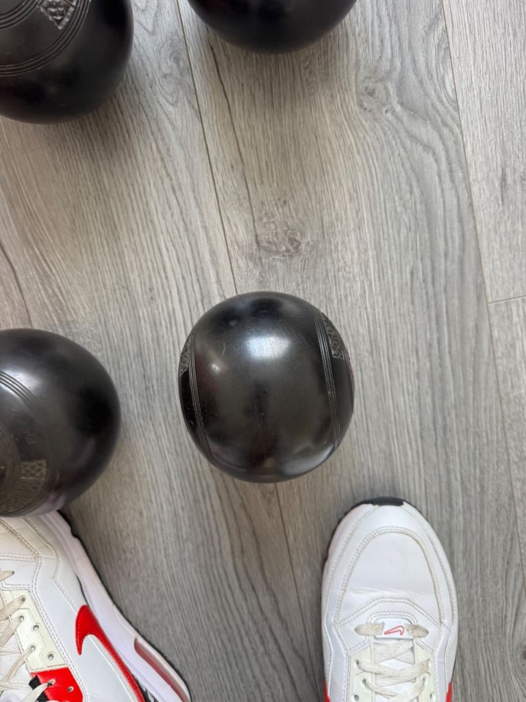 Lawn bowls size 7