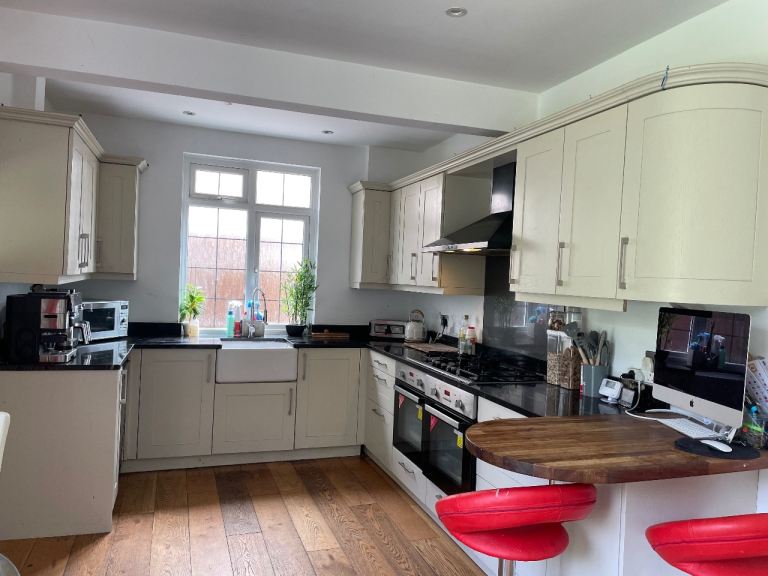 Fully fitted kitchen with double ovens