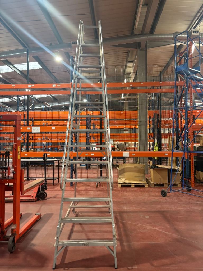 X large warehouse ladders 14 tread