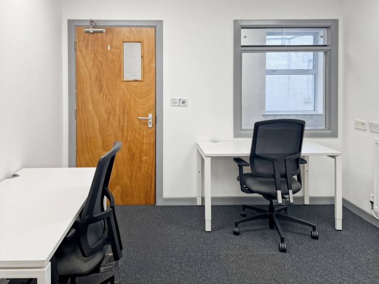 Coleraine - BT51 3DR \ Fully Furnished Small Office for Rent