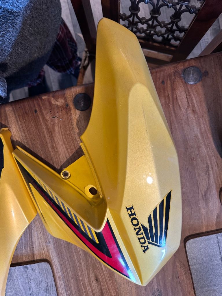 Honda cb125f side panel 