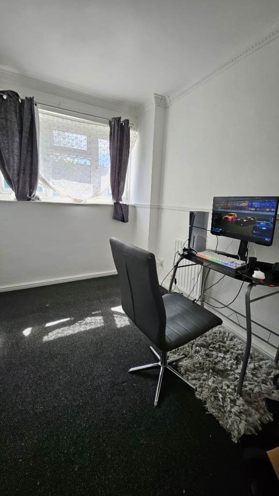 Ensuite Room is Immediately available in a comfortable spacious property in Gillingham,  Kent.