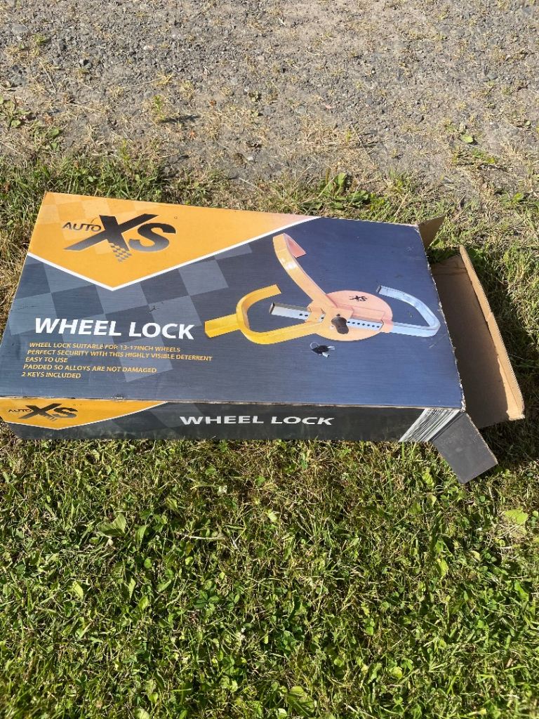 Wheel lock for horse box, caravan or trailer 