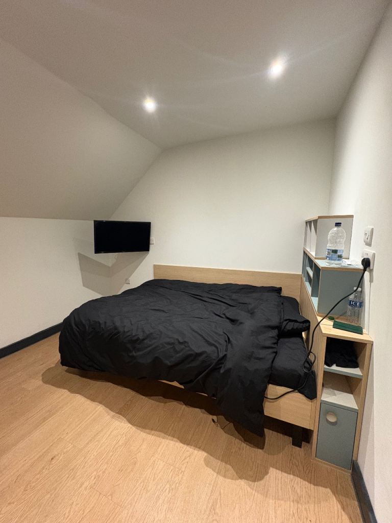 Discounted Premium Studio Available in Exeter – £1000/month (Was £1300)
