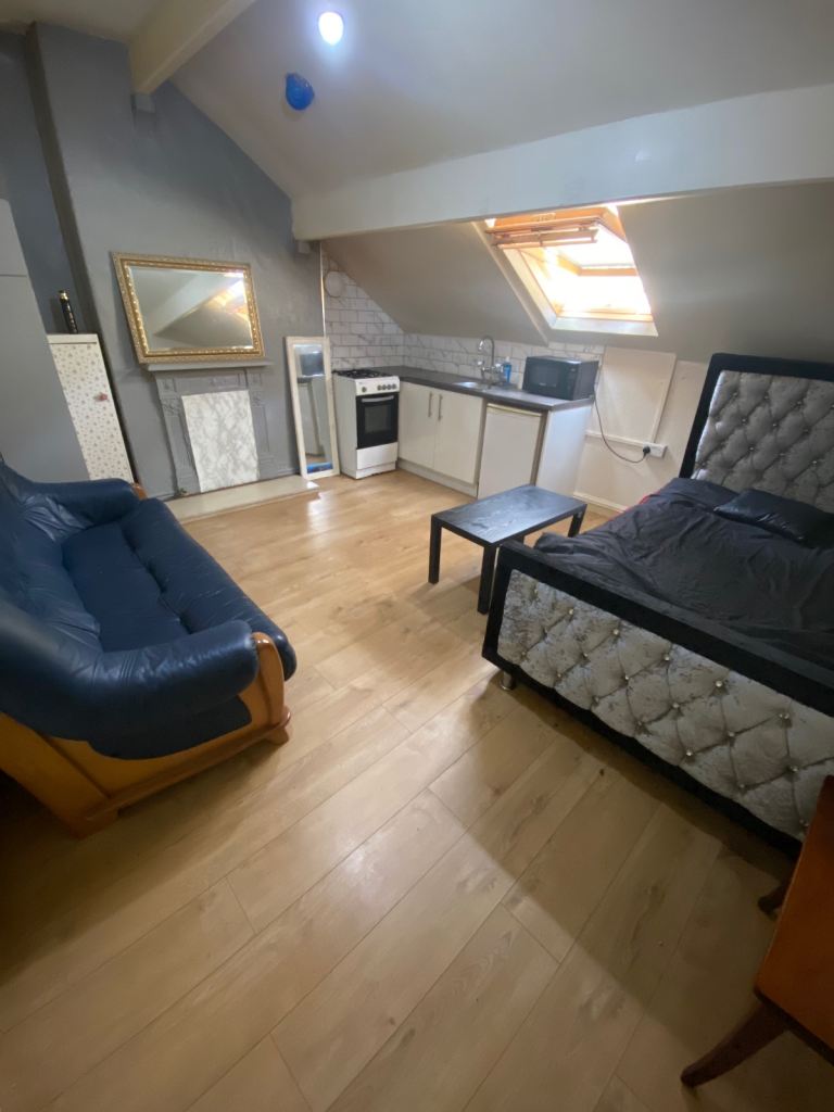 Room for rent shared property 