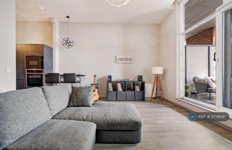 1 bedroom flat in Bolton, Bolton, BL1 (1 bed) (#2779581)