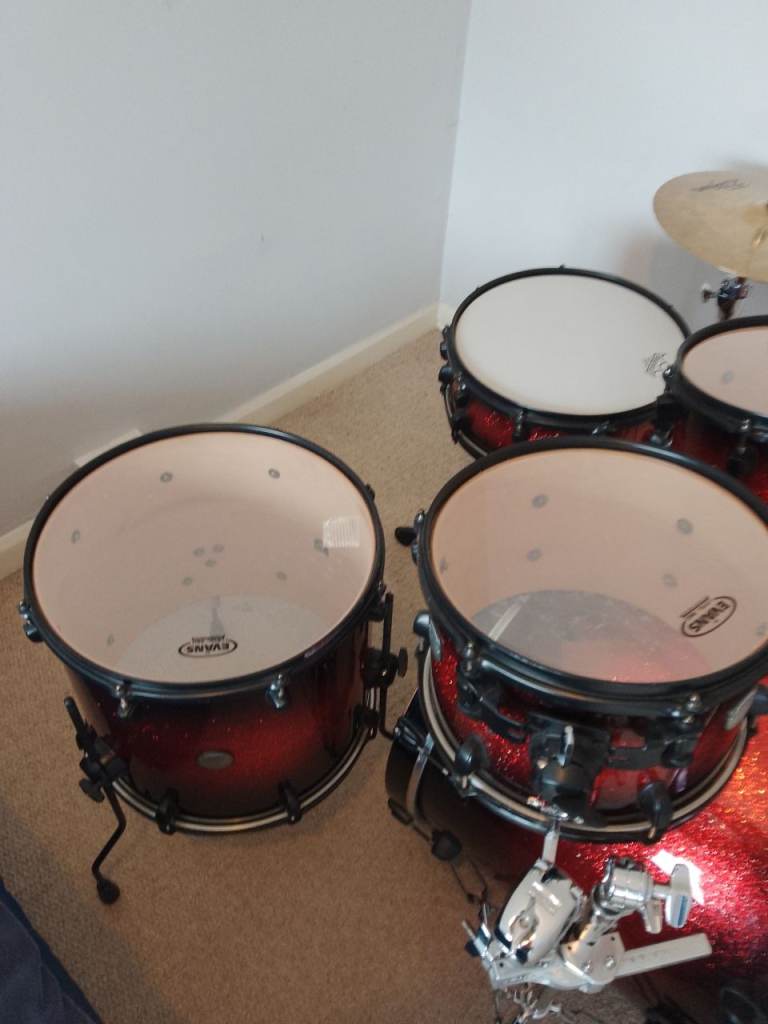 Acoustic drum kit