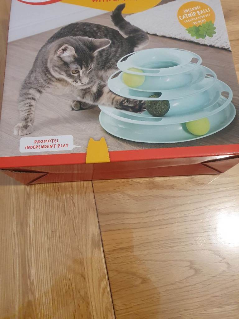 Ball tower cat toy 