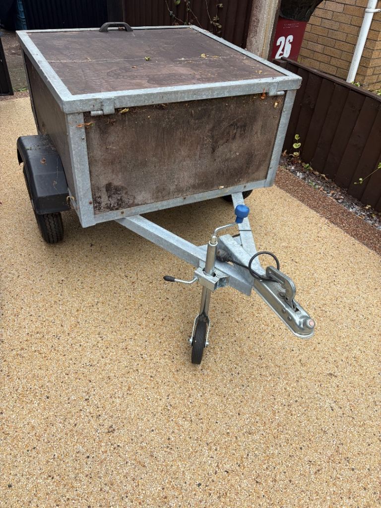 Good quality trailer / brand new jockey wheels