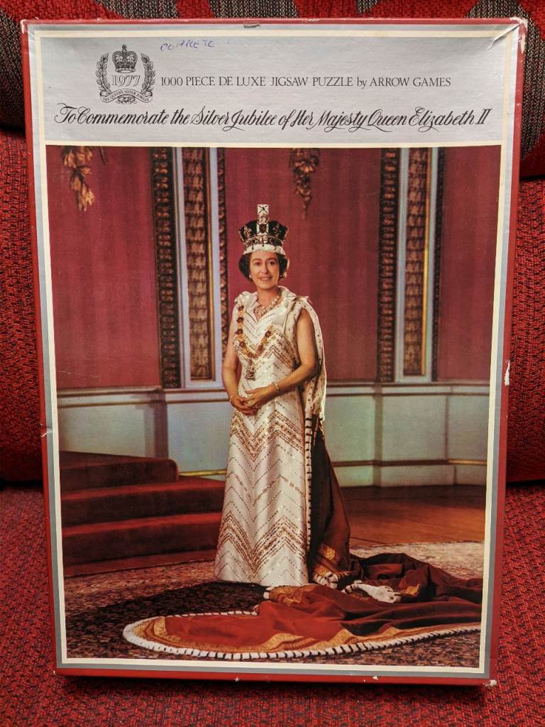 Jigsaw puzzle 1000 piece Queen Elizabeth II Silver Jubilee 28"x19"