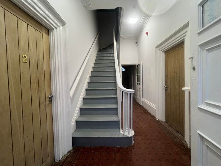 ***ONE BEDROOM FLAT TO RENT***SPACIOUS FLAT***IDEAL FOR WORKING PROFESSIONALS***CALL NOW TO VIEW***