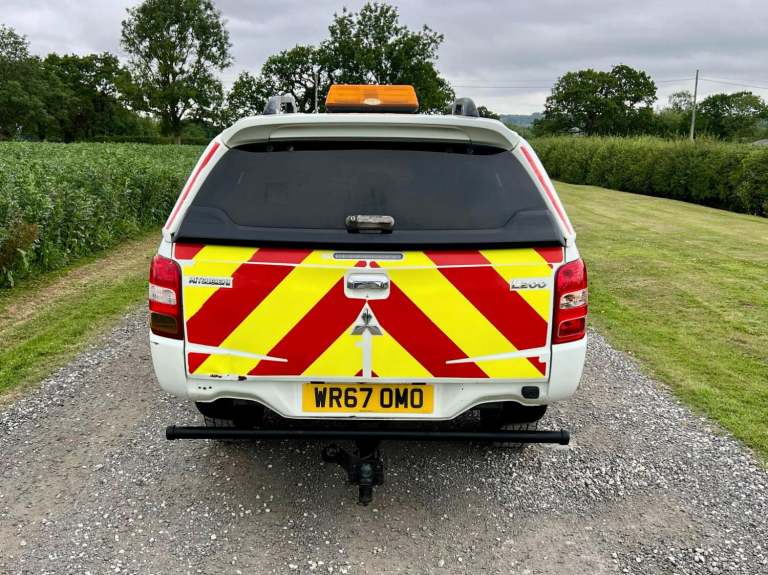 MITSUBISHI L200 2.4 DI-D Titan DOUBLE CAB White Manual Diesel PICK UP 2017