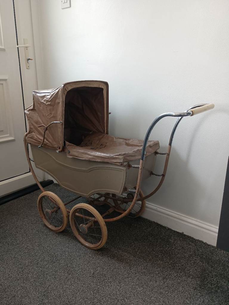 Vintage dolls pram 