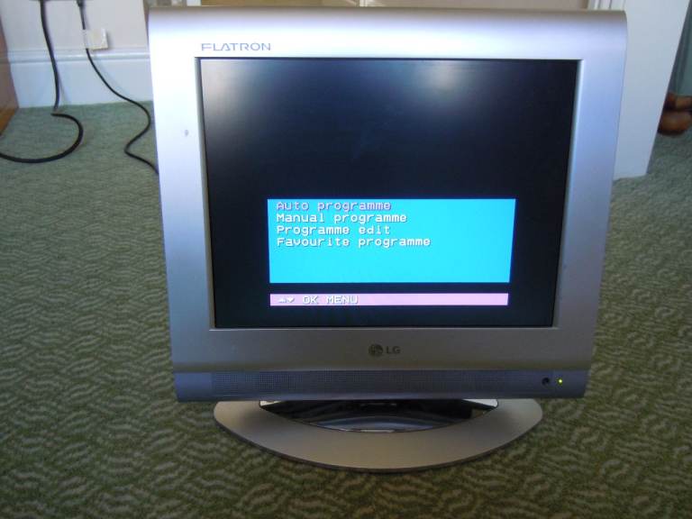 LG 15 inch LCD Colour TV/Monitor RZ-15LA32 with Remote