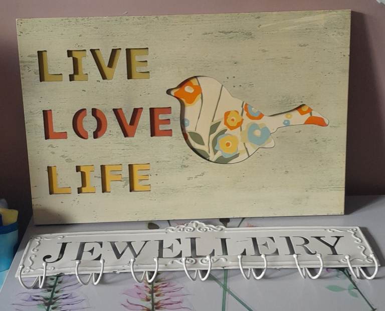 Decorative Wooden Wall Plaque with 'Live Love Life' and Bird Design