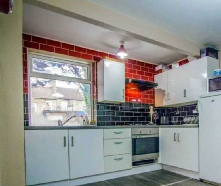 2 Bedroom Groundfloor Flat E78NL
