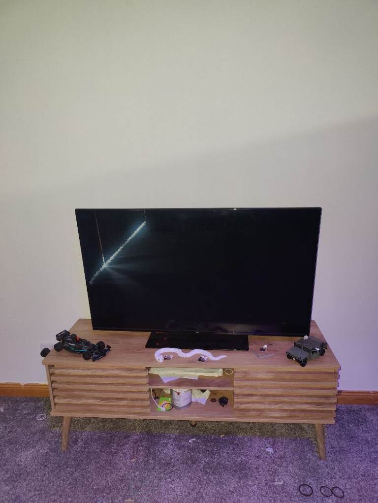 Bush 43 inch TV 