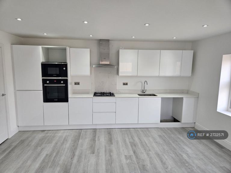 2 bedroom flat in Frontier Court, Woking, GU21 (2 bed) (#2722571)