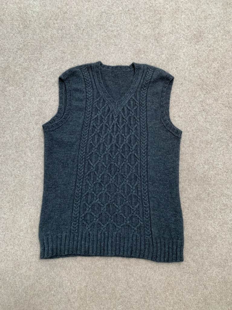 Hand Knit, Celtic knots Cable Tank top / Vest/Bodywarmer, V neck, Unisex, Size M