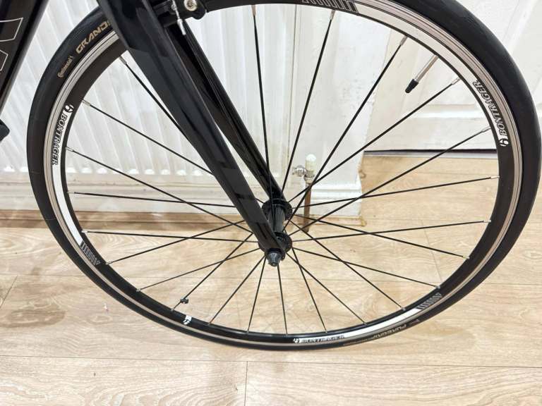 Trek madone 2.1 road bike in excellent condition all fully working 