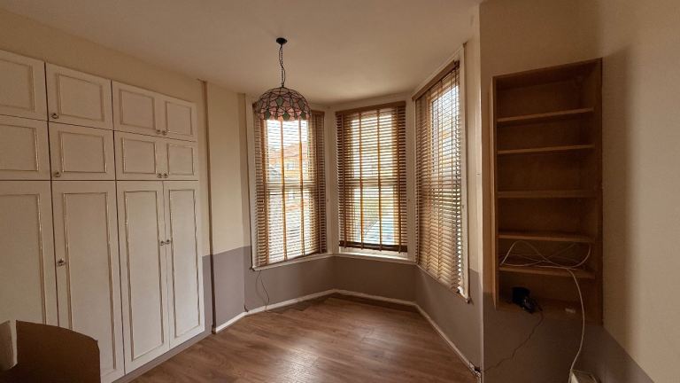 Beautiful flat for rent £2000 (BILLS EXCLUDED)