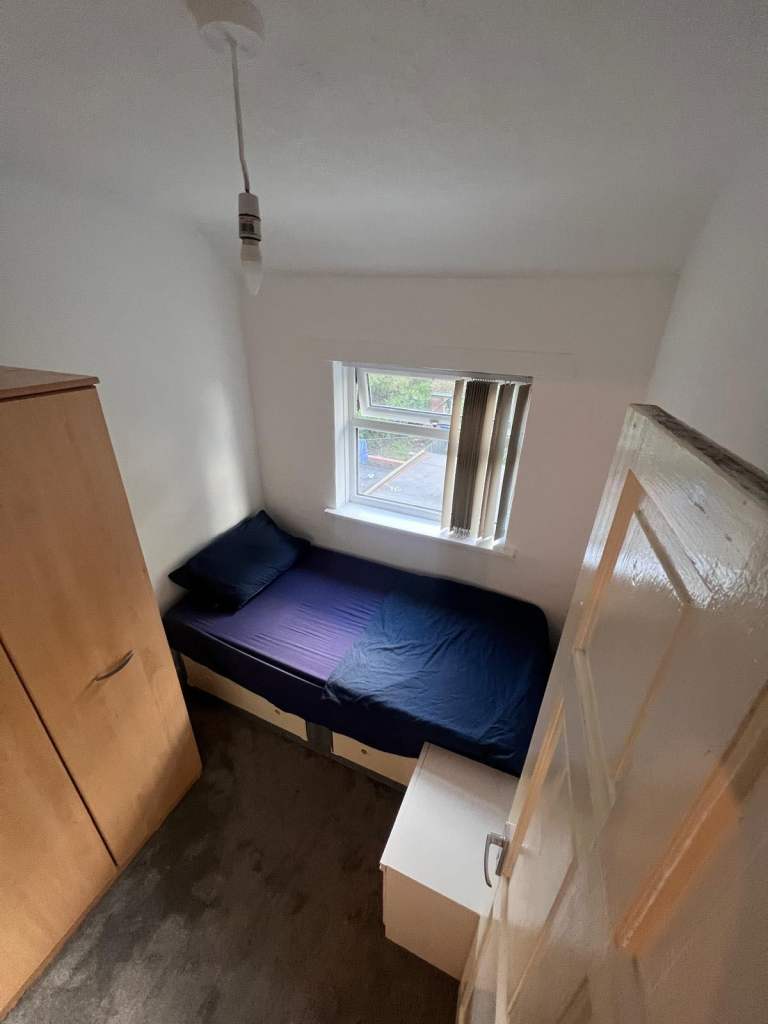 Single Room Available B11 Sparkhill All bills included  Rent 360£