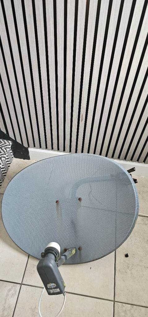 Satellite Dish with LNB – Good Condition