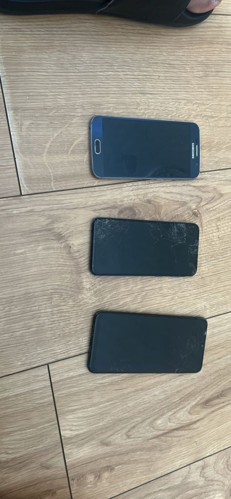 3 Samsung galaxy phones - A50 , A40 , and S6 - faulty don’t charge - for spares 