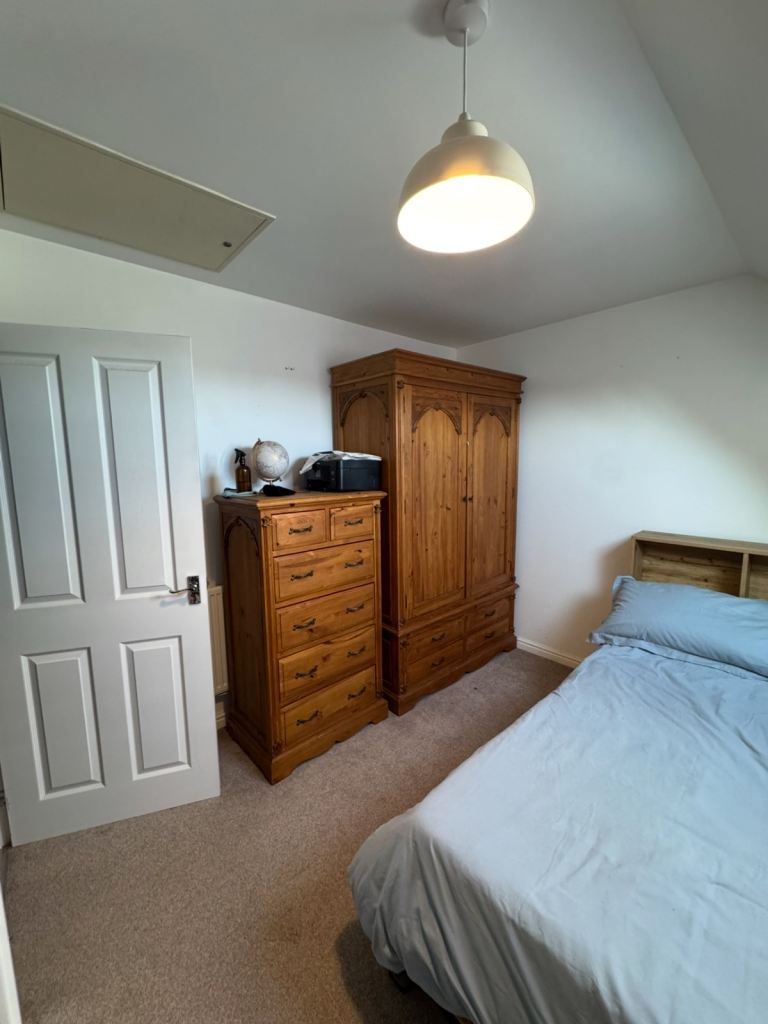 Double room to rent Wimborne female 