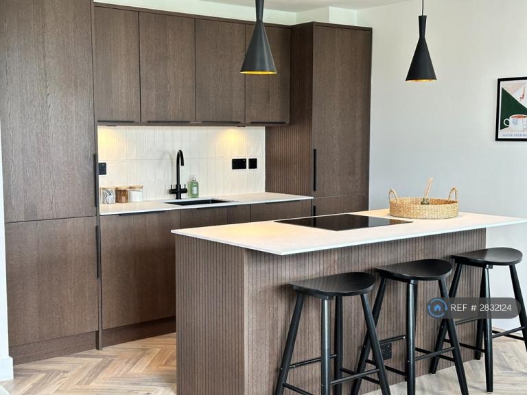 1 bedroom flat in Clapham Park Road, London, SW4 (1 bed) (#2832124)