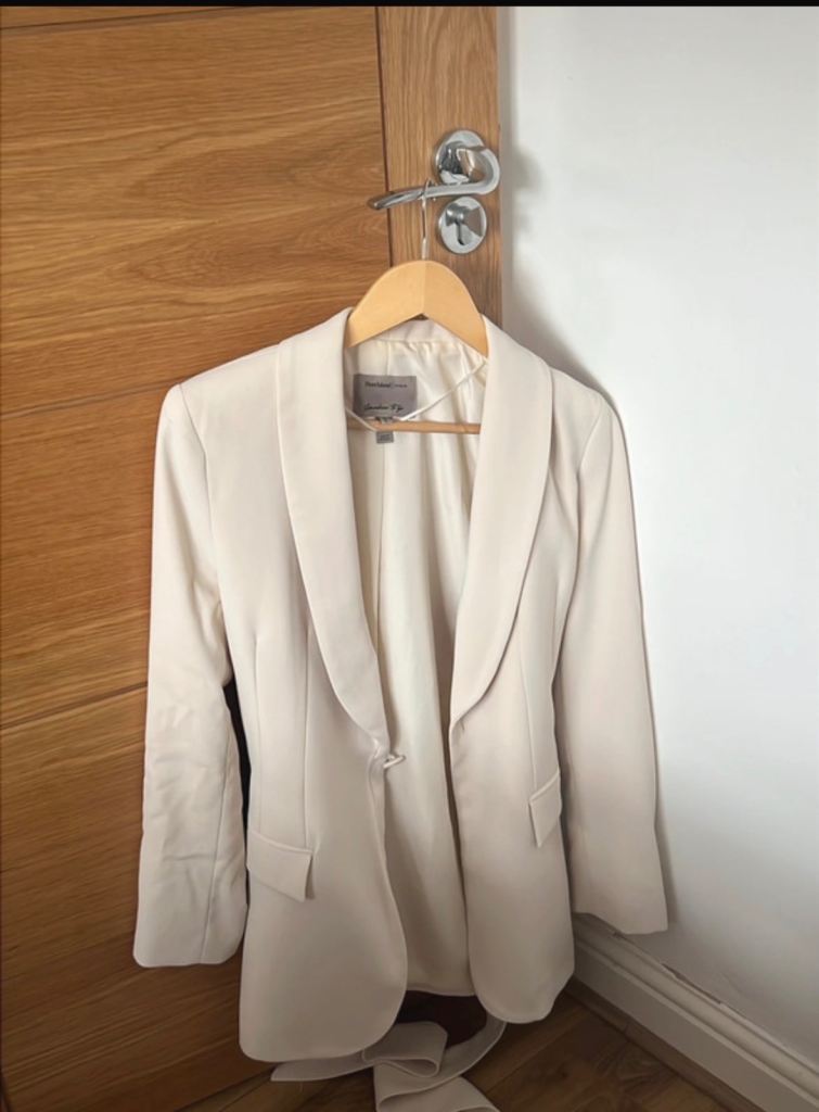 River Island Cream Blazer - size 10