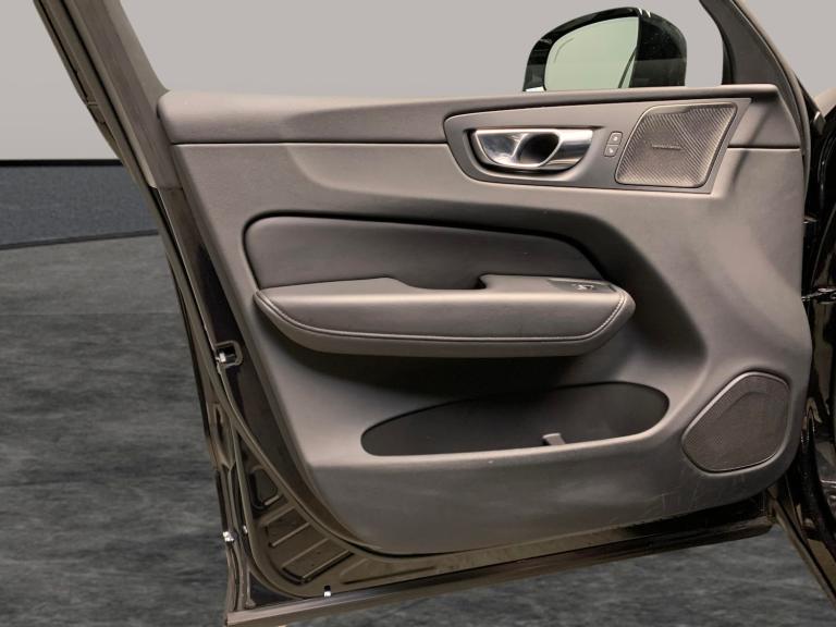 2022 Volvo XC60 2.0 B5P Plus Dark 5dr AWD Geartronic ESTATE PETROL Automatic