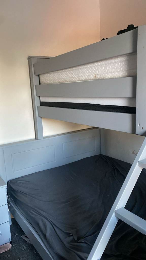 Bunk bed for 3 person 