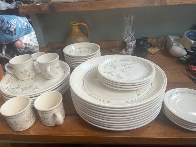 Bilton's Dinner Set - White with Pink Floral Pattern, Good Condition