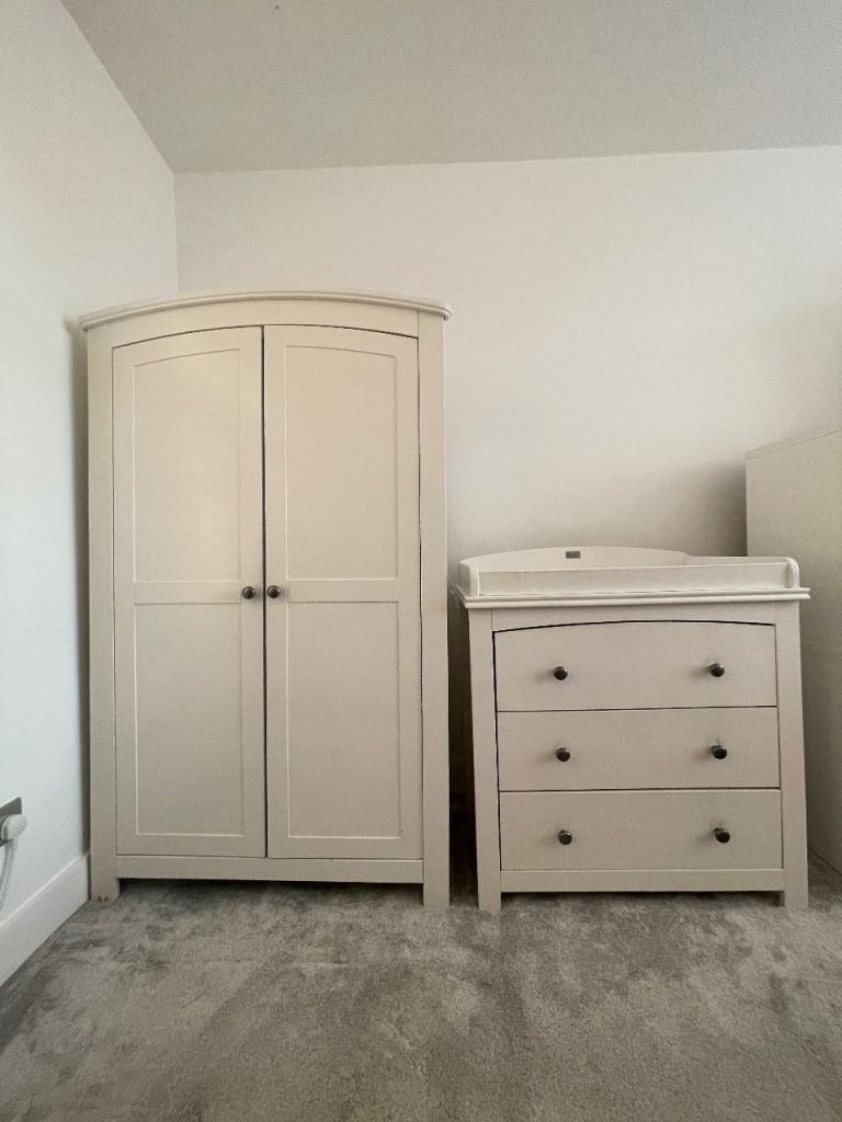Wardrobe / chest of drawers