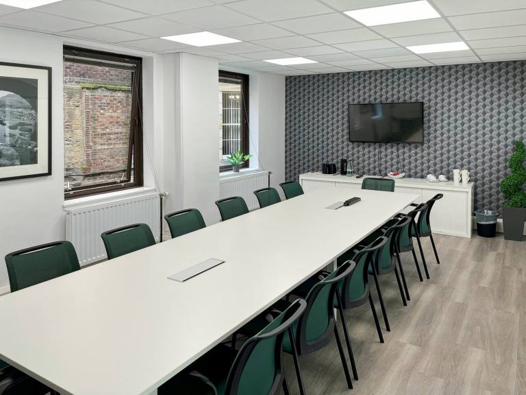Edinburgh - EH2 3ES \ Flexible Office Space for Up to 10 Desks
