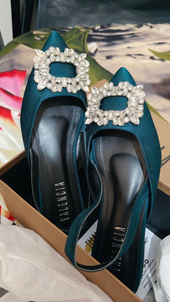 VALENCIA Teal Crystal Buckle Slingback Flats – As Good As New