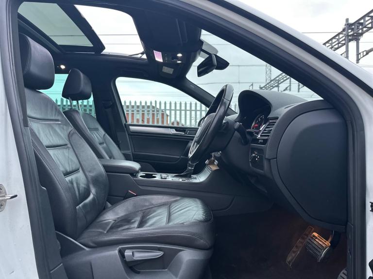 2015 Volkswagen Touareg 3.0 V6 TDI BlueMotion Tech 262 R-Line 5dr Tip Auto Euro 6 ESTATE Diesel A...